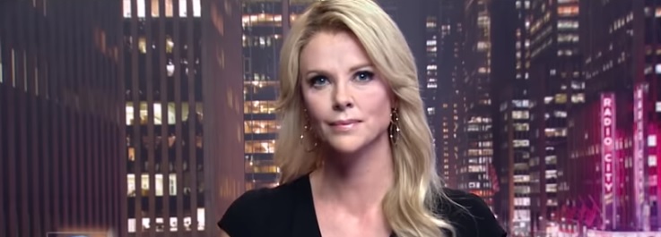 Megyn Kelly (Charlize Theron), célebre âncora do canal (Foto: Reprodução/ YouTube ONE Media)
