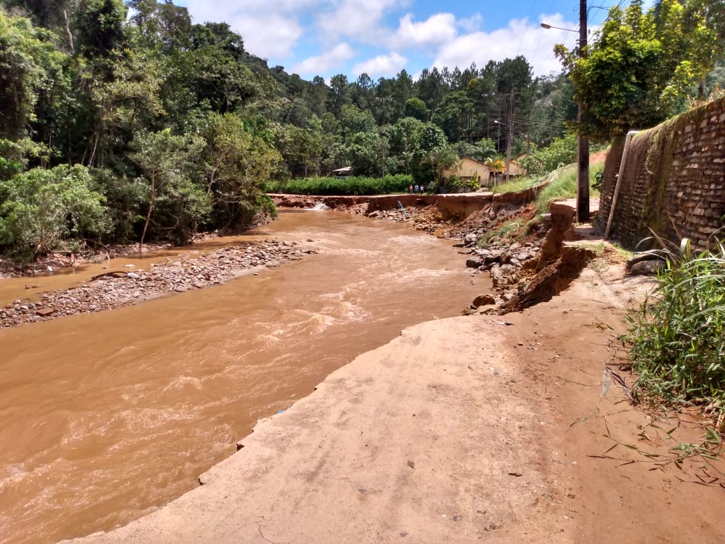 Chuva forte provocou estragos em Vargem Alta, no Sul do Estado (Foto: Adenilson Pancini)