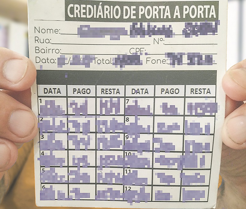 Cartão com dados da dívida: valor do empréstimo e número de parcelas constam no documento usado por agiotas (Foto: Kananda Natielly)