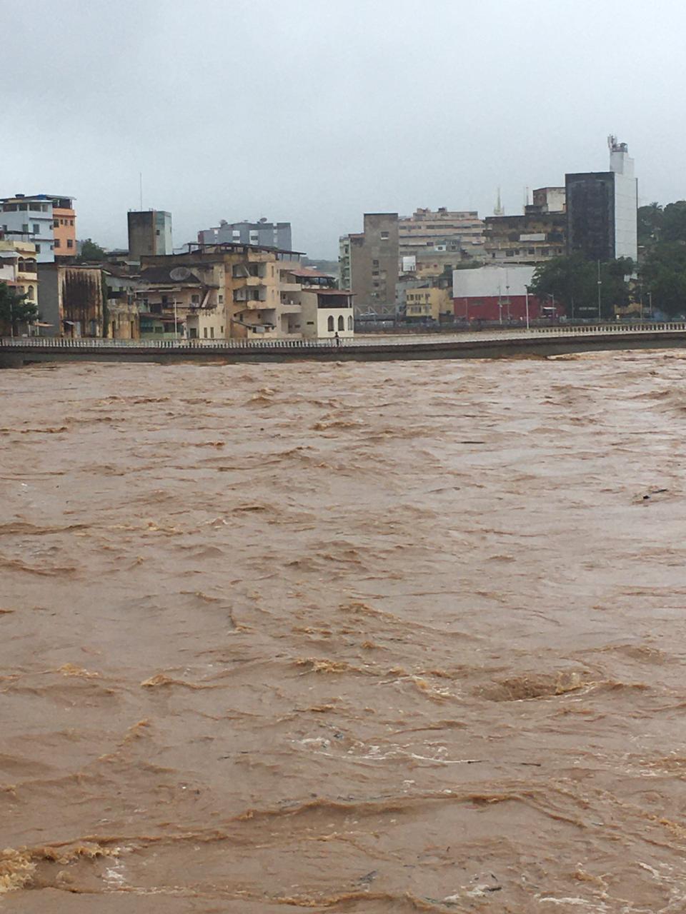 Rio Itapemirim em Cachoeiro. (Foto: Crédito: Luiza Scarpi)