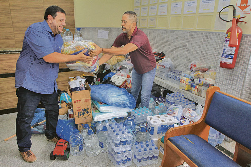 Doações em igrejas pelo Estado (Foto: Leone Iglesias / AT)
