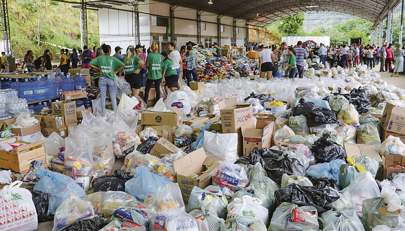 Donativos estão chegando de várias partes do Espírito Santo (Foto: Alessandro de Paula)