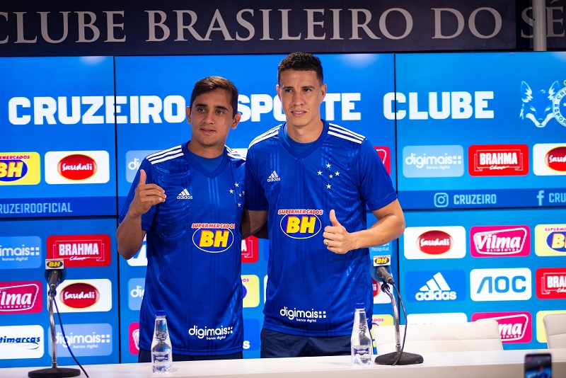 Everton Felipe e Roberson foram apresentados oficialmente no Cruzeiro (Foto: Bruno Haddad/Cruzeiro)