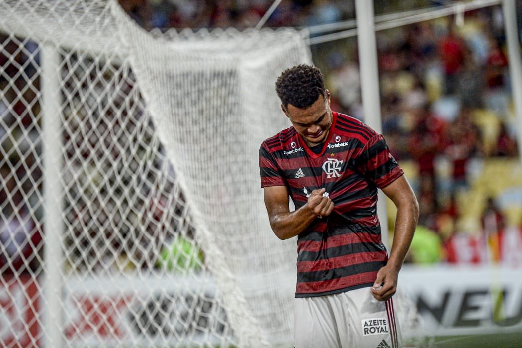 Jovens garotos da equipe sub-20 entraram no Maracanã para representar o Flamengo na Taça Guanabara (Foto: Marcelo Cortes/ Fla Imagem/ Divulgação)