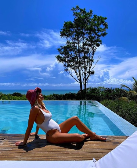 Giovanna Ewbank postou foto na beira da piscina(Foto: Reprodução Instagram)