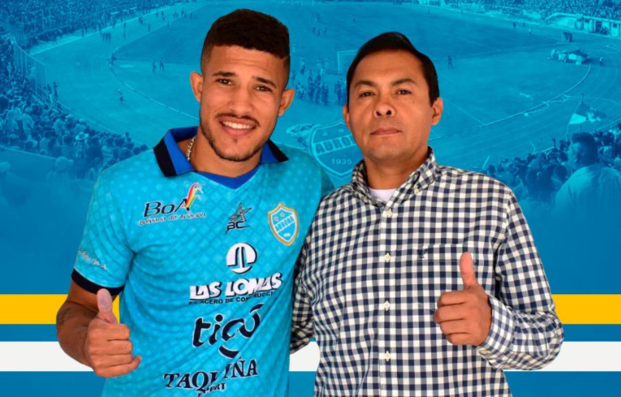Gugu foi apresentado ao lado do presidente Jaime Edwin (Foto: Divulgação/Aurora)