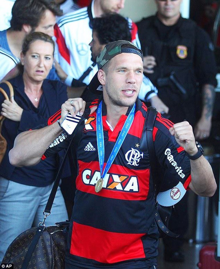Lukas Podolski já fez homenagem ao Flamengo nas redes sociais (Foto: Reprodução / Instagram)