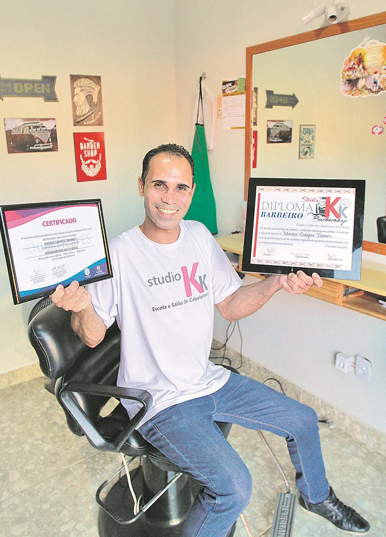 Marino Campos inaugurou uma barbearia: “O curso abriu meus caminhos” (Foto: Antonio Moreira/AT)