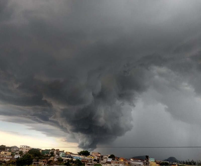 Foto tirada por leitor em Cariacica Sede (Foto: Davi Thomaz)