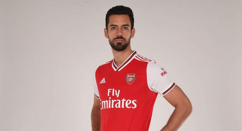 Pablo Marí foi apresentado oficialmente pelo Arsenal (Foto: Divulgação/Arsenal)