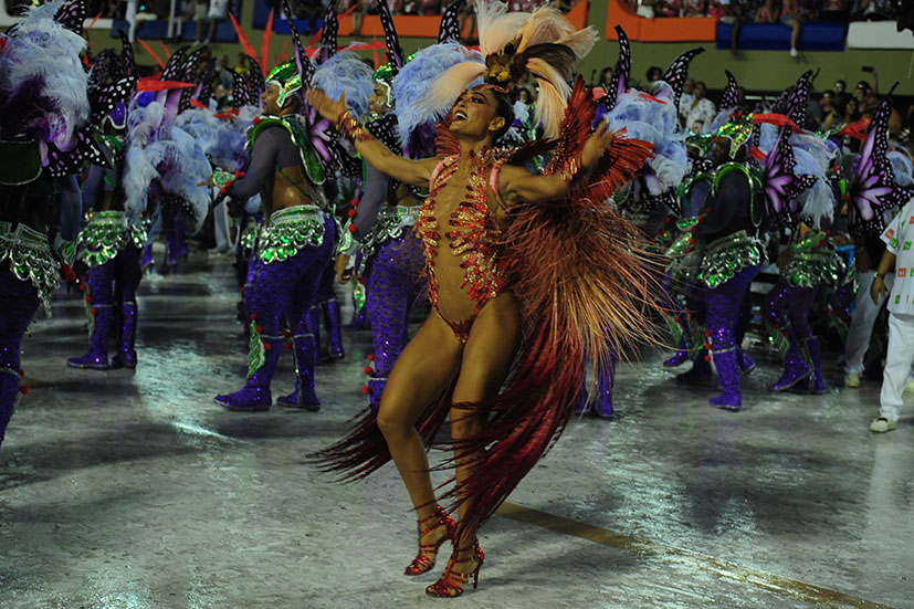 Juliana Paes no desfile da Grande Rio de 2019. (Foto: Liesa)