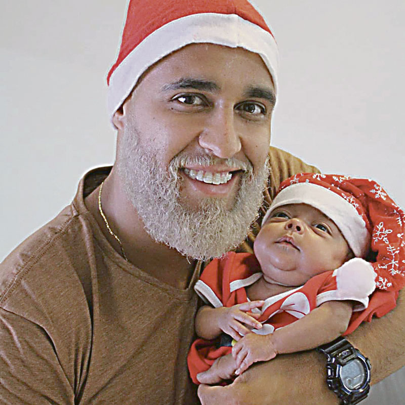 Flávio com a filha, Sophia: ela passou 70 dias no hospital, antes de ter alta (Foto: Acervo Pessoal)