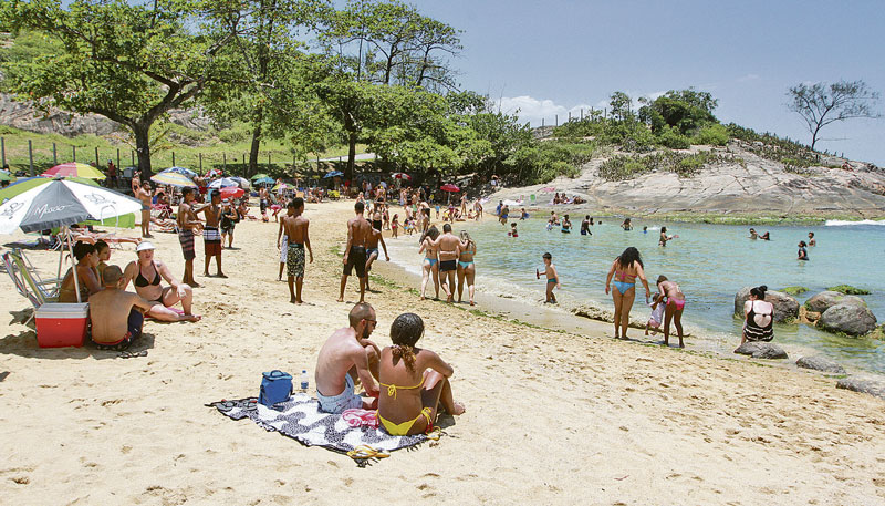 Praia Secreta, em Vila Velha, atrai turistas de todo o País (Foto: Kadidja Fernandes / AT)