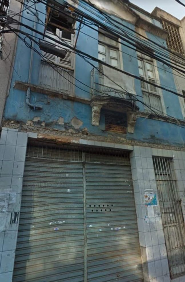 Estrutura tinha dois andares e estava abandonada há 10 anos (Foto: Reprodução/ Google Street View)