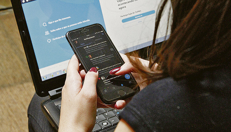 Uso da internet (Foto: Leone Iglesias / AT - 19/06/2019)