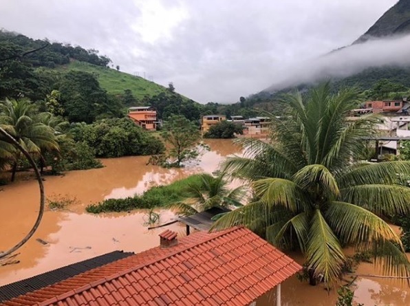 Alagamento em Rive, distrito de Alegre (Foto: @capixabadagema)