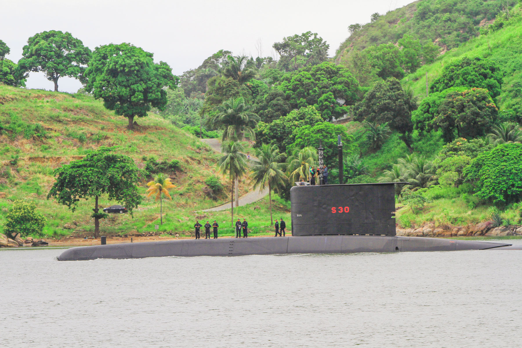 Flagra de submarino passando na baía de Vitória (Foto: Dayana Souza/AT)