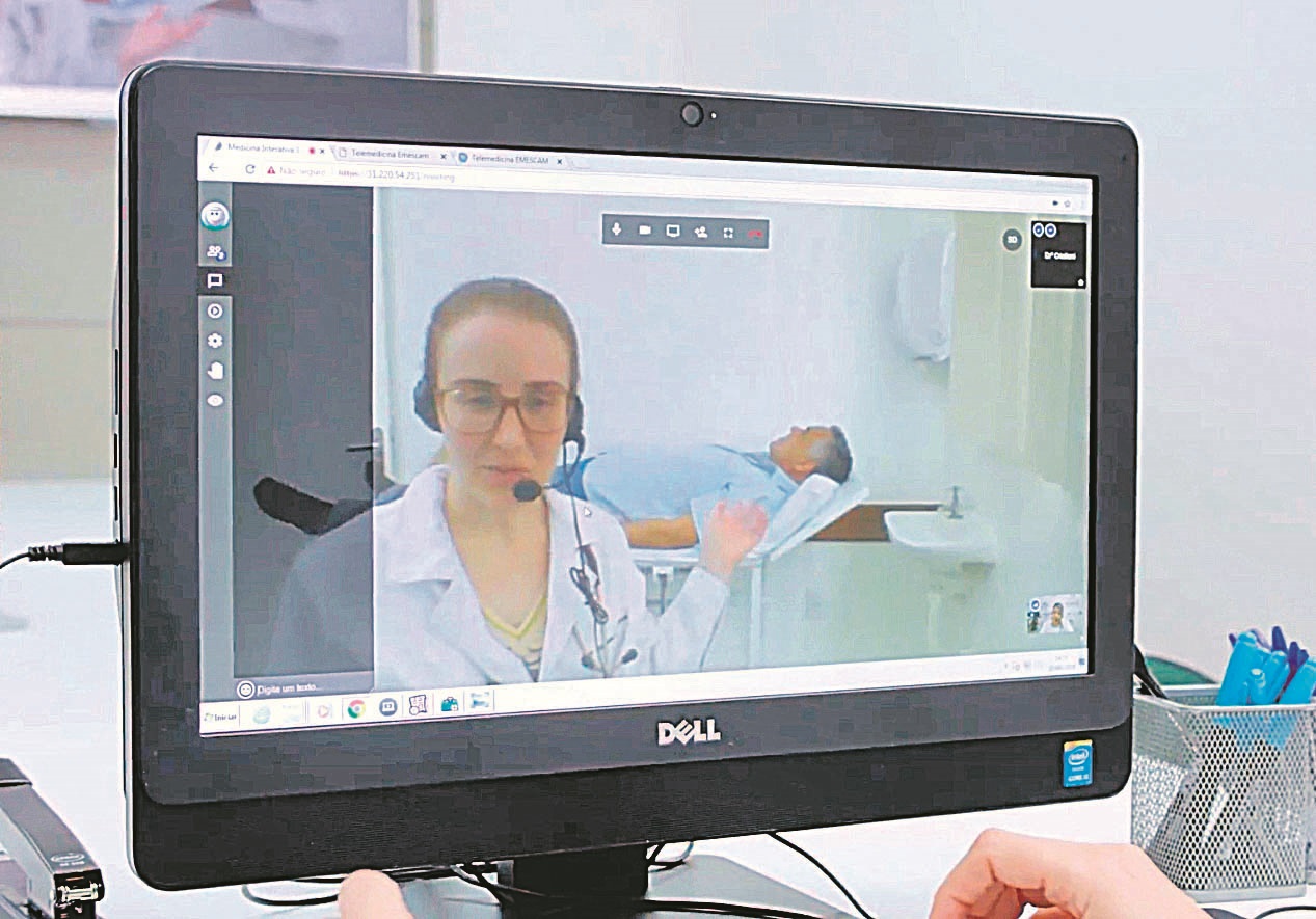 Teleconsulta na Unidade de Telemedicina da Santa Casa de Misericórdia de Vitória: orientação (Foto: Divulgação)