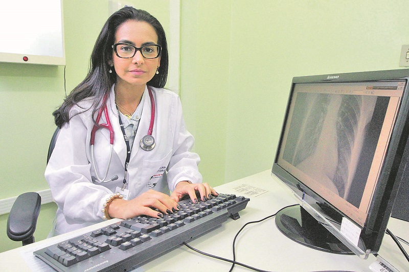 A médica Thais Campolina Cohen vai coordenar o serviço de teleoftalmologia nas unidades de saúde de Vitória (Foto: Leone Iglesias/AT)