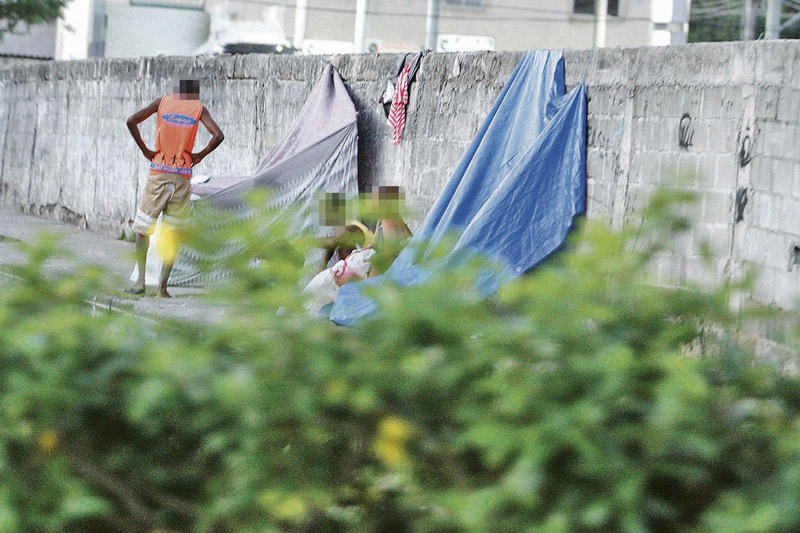 Grupo de Usuários de drogas em rua do município de Vila Velha (Foto: Fábio Vicentini / AT - 17/07/2017)