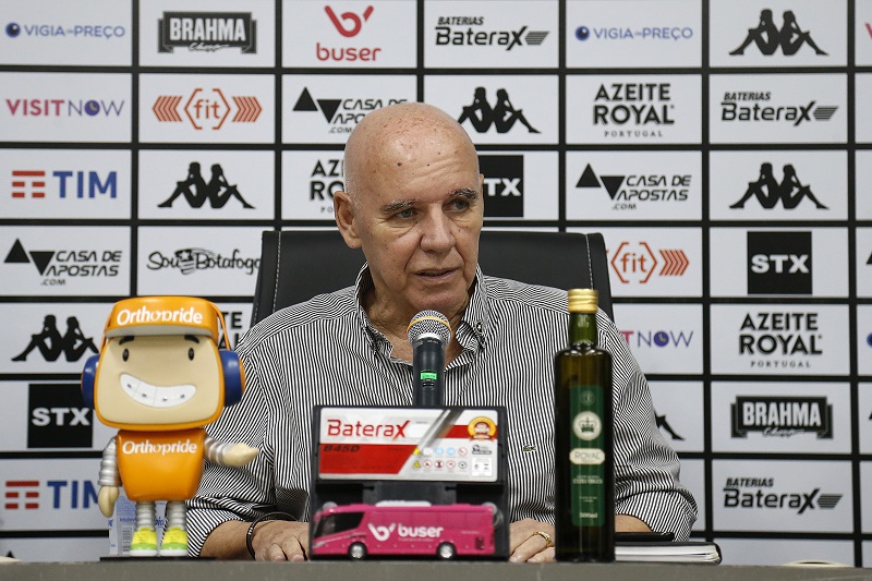 Valdir Espinosa aprova a pré-temporada do Botafogo no Espírito Santo (Foto: Vitor Silva/Botafogo)