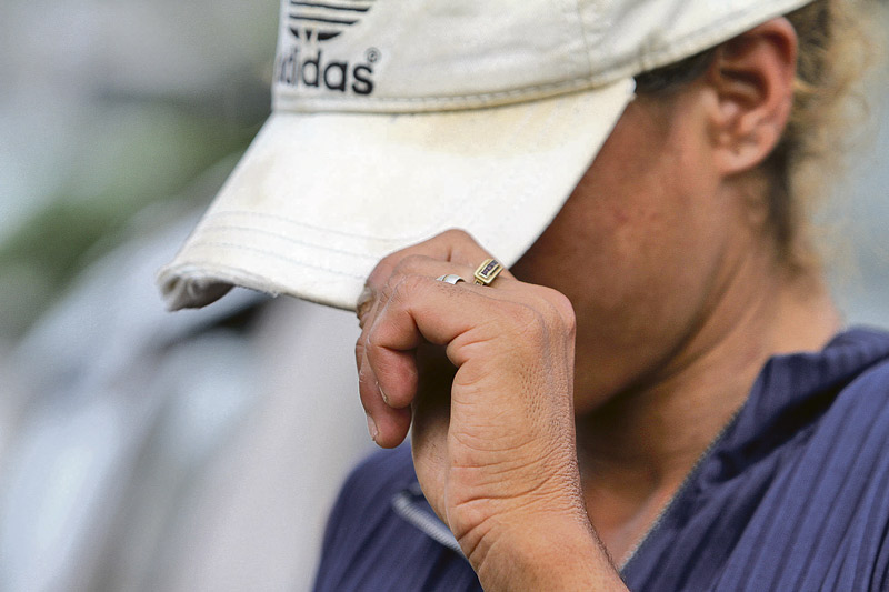 Vendedora de doces diz querer se libertar do vício das drogas e ter o direito de voltar a viver com a família (Foto: Beto Morais / AT)