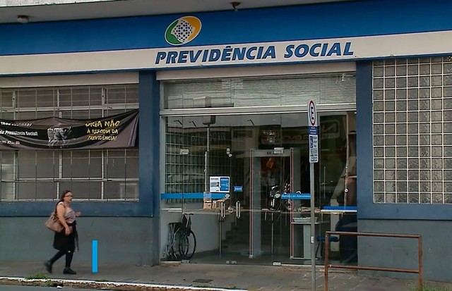 Agência do INSS em Passo Fundo (Foto: Reprodução/ RBS TV)