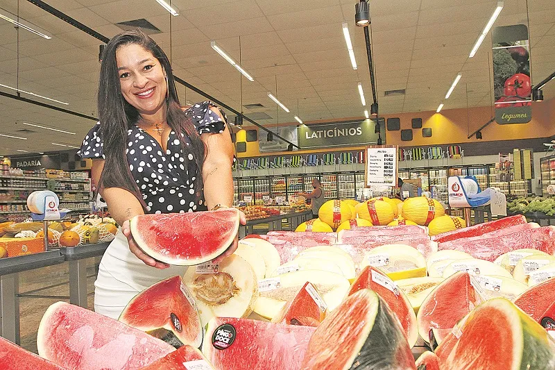 A empresária Sonale Gonçalves, 33, mudou completamente de alimentação para ter uma saúde melhor. Ela contou que há anos não toma refrigerante e tenta não comer produtos industrializados.