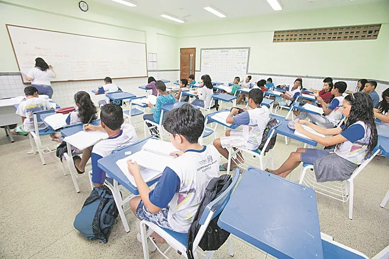 Imagem ilustrativa da imagem Desempenho de alunos da rede pública melhora em Português e Matemática