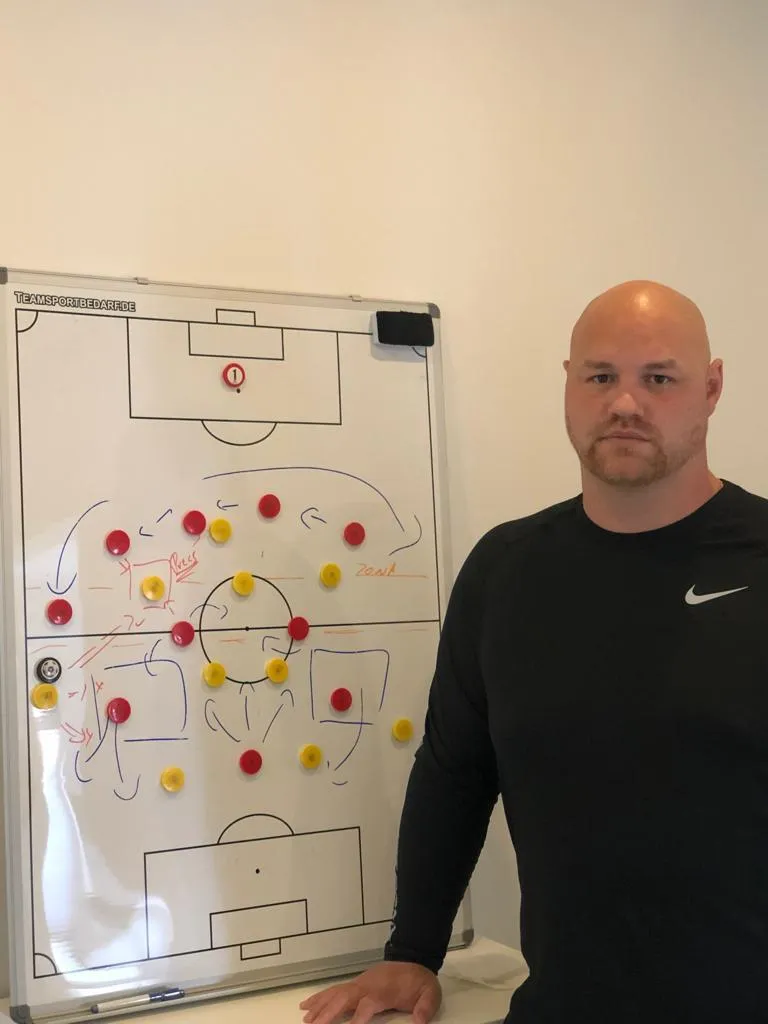 Imagem ilustrativa da imagem Técnico alemão busca espaço no futebol capixaba