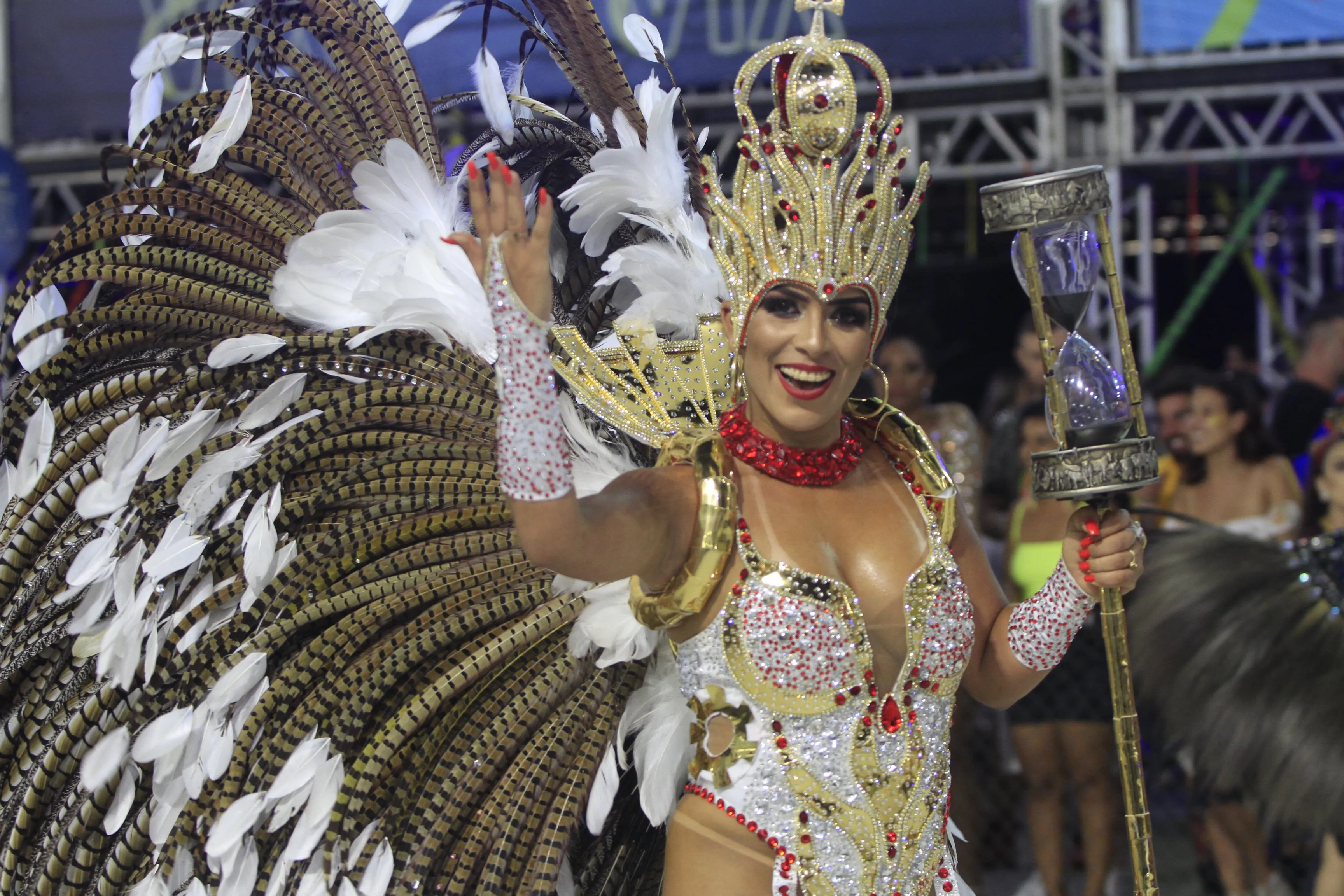 Imagem ilustrativa da imagem Confira como foi o desfile das escolas de samba do grupo A