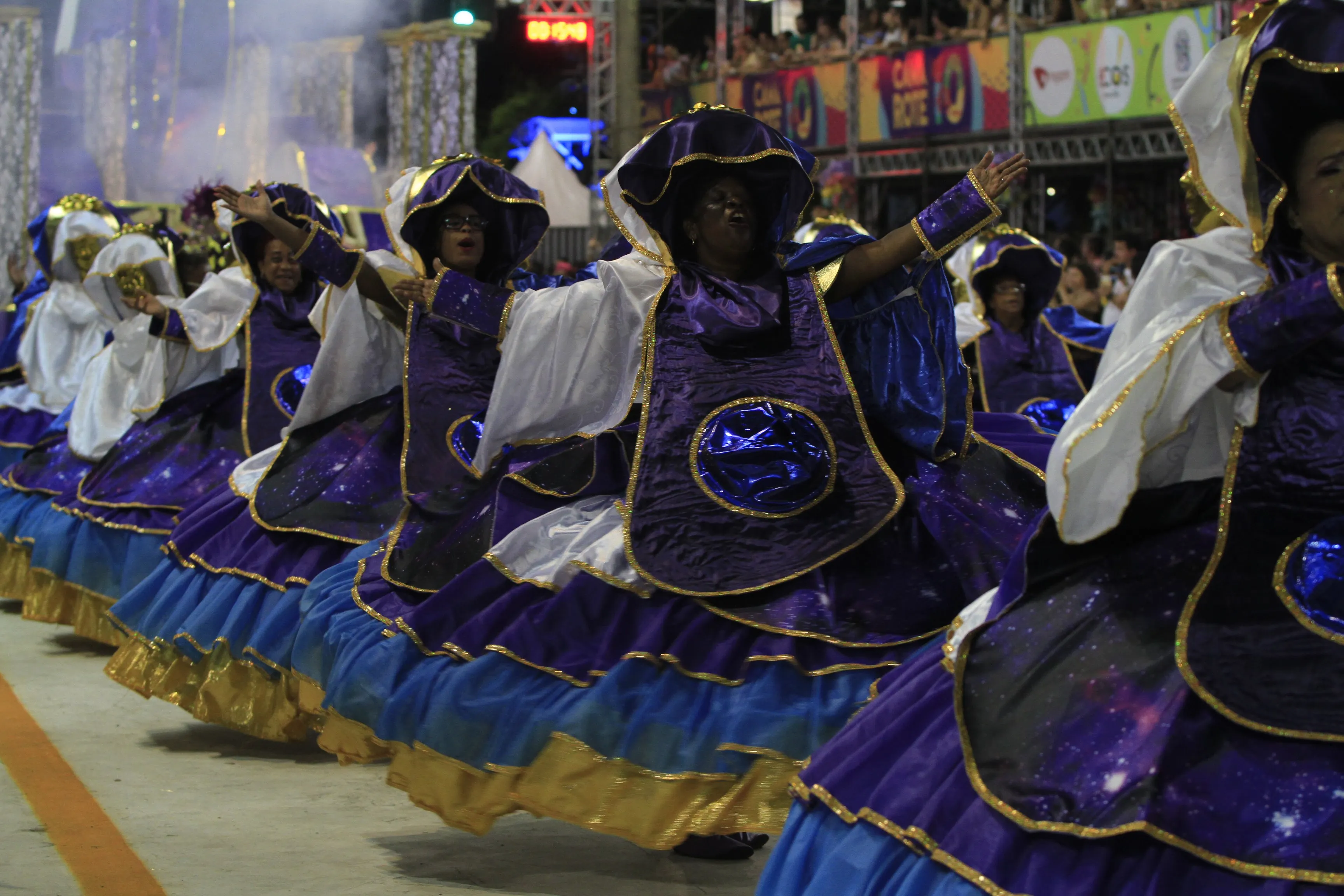 Imagem ilustrativa da imagem Confira como foi o desfile das escolas de samba do grupo A