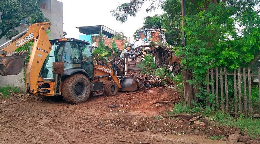Imagem ilustrativa da imagem Morador acumula 90 toneladas de lixo em quintal de casa em Vila Velha