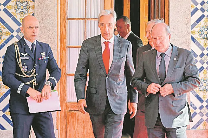 O ministro Fernando Azevedo e Silva (à direita) recebeu o ministro da Defesa de Portugal, João Cravinho.