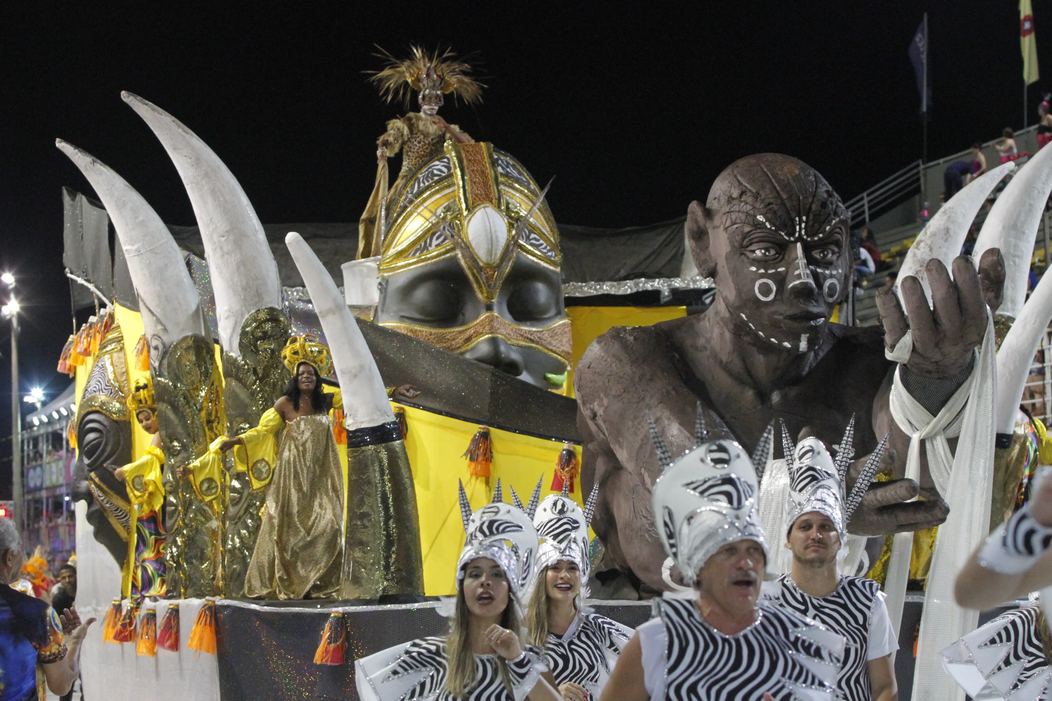 Imagem ilustrativa da imagem Confira como foi o desfile das escolas de samba do grupo A