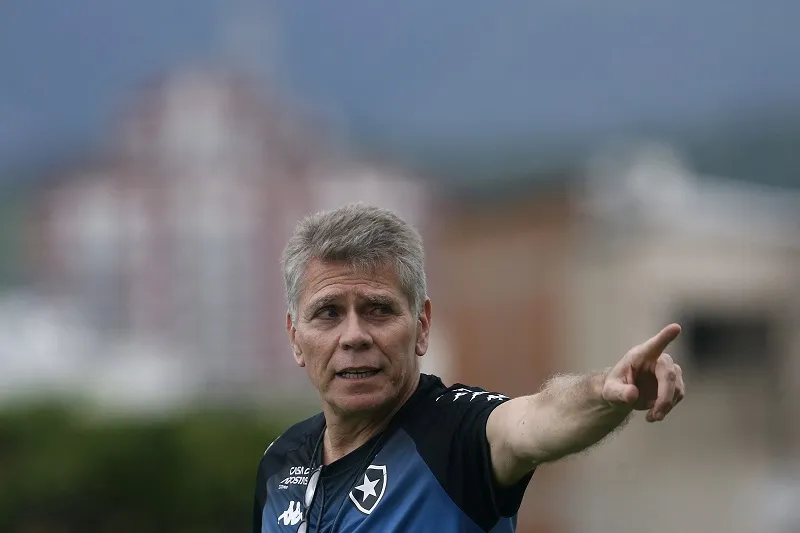 Imagem ilustrativa da imagem Sem Honda, Autuori aguarda Pedro Raul para reestreia no Botafogo