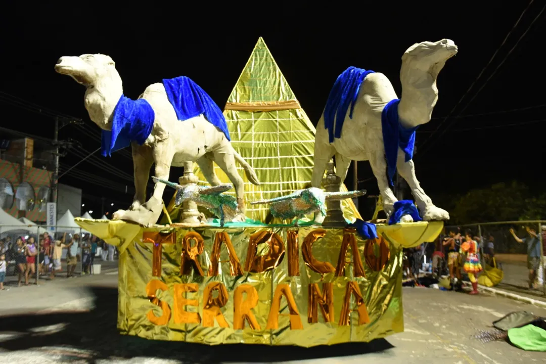 Imagem ilustrativa da imagem História de Adão e Eva na avenida
