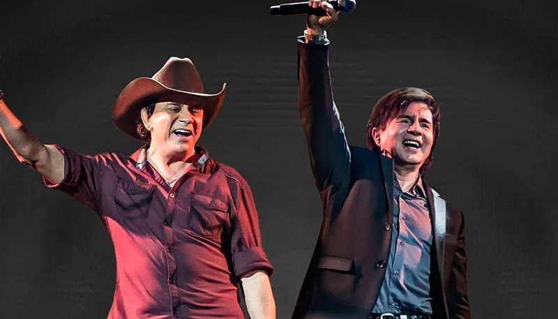 Imagem ilustrativa da imagem Chitãozinho e Xororó convocam fãs para cantar 'Evidências' na janela na noite desta sexta