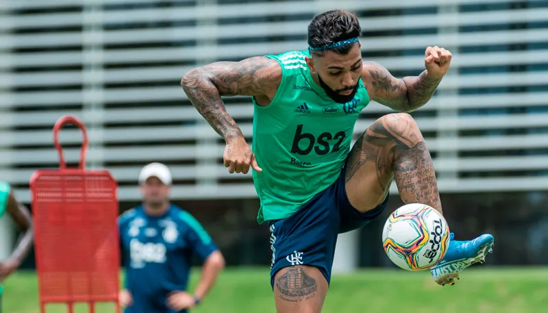 Imagem ilustrativa da imagem Contra a homofobia, Gabigol vai usar camisa número 24 no duelo com o Resende