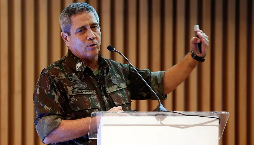 Imagem ilustrativa da imagem País quer mais transparência nas eleições, e debate do voto impresso é legítimo, diz general Braga Netto
