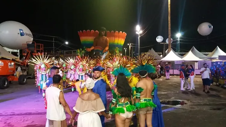 Imagem ilustrativa da imagem Com samba sobre intolerância, Pega no Samba entra com 7 minutos de atraso na Avenida