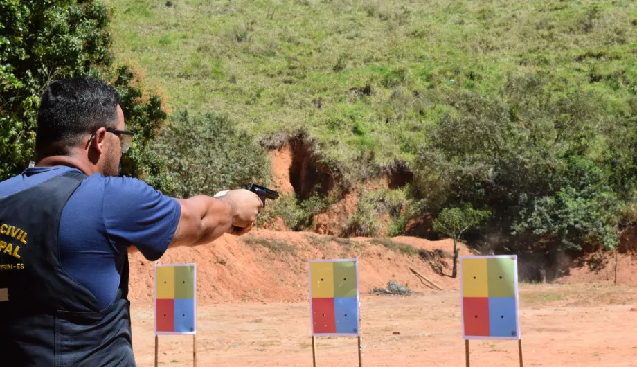 Imagem ilustrativa da imagem Guardas de Cachoeiro recebem armas de volta