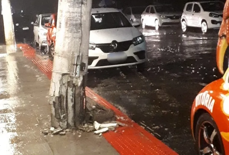 Imagem ilustrativa da imagem "Raios e trovões": chuva assusta moradores da Grande Vitória