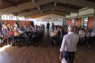 Imagem ilustrativa da imagem Serra dividida em PSB, Rede e PDT