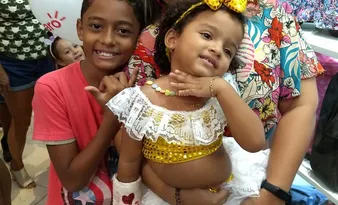 Imagem ilustrativa da imagem VÍDEO | Criançada se diverte em bailinho de carnaval