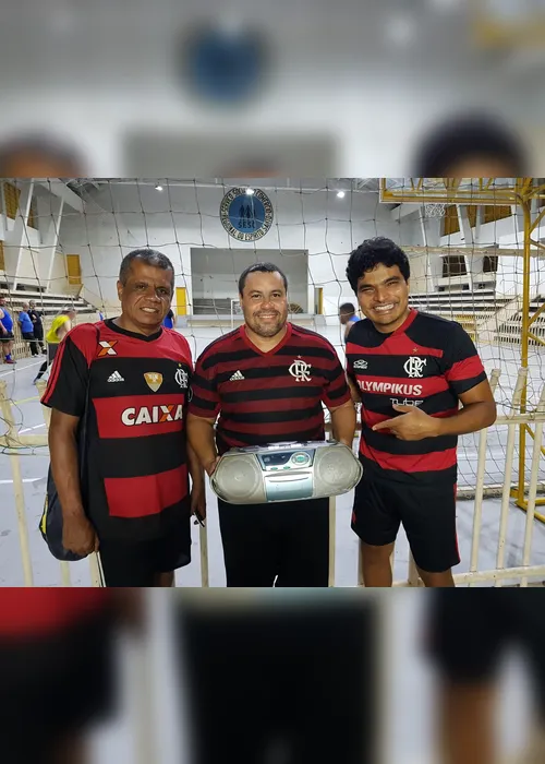 Imagem ilustrativa da imagem Torcedores recorrem ao rádio para acompanhar jogos do Flamengo