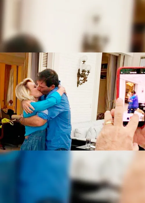 Imagem ilustrativa da imagem Ana Maria Braga se casa com o namorado Johnny Lucet em cerimônia íntima