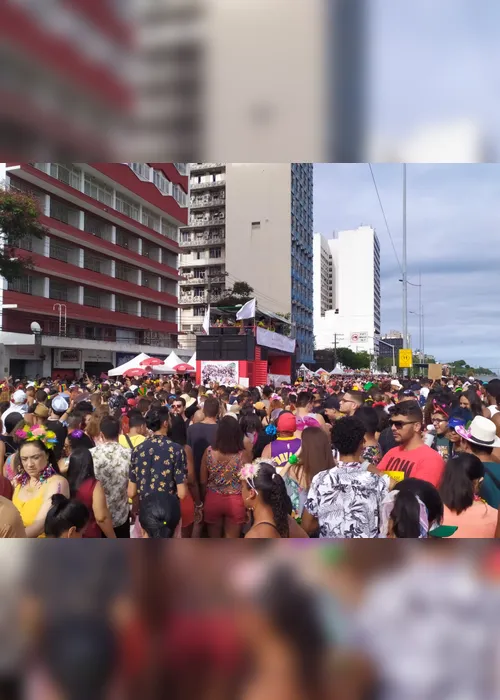 Imagem ilustrativa da imagem VÍDEOS | Bloco BatuQdellas anima foliões nesta segunda-feira