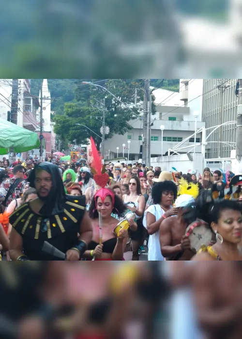 Imagem ilustrativa da imagem "Amigos da Onça" e "Galinha Preta" animam foliões no Centro de Vitória