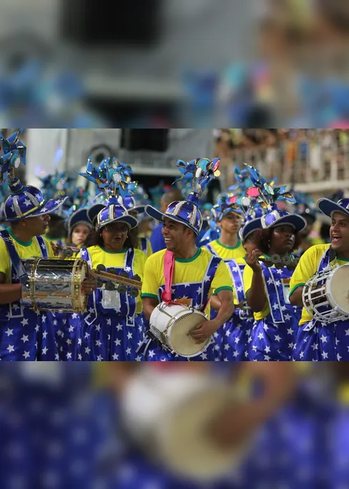 Imagem ilustrativa da imagem Mistura de ritmos, sons e cores no último dia de desfile das escolas